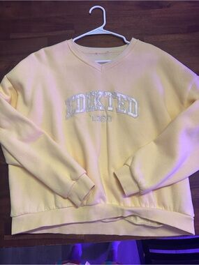 NWOT Edikted Pale Yellow V-Neck Sweatshirt with Embroidered Logo